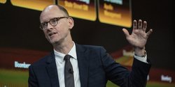 Apollo's chief economist says he sees 'zero evidence' of AI-related job losses, even as CEOs cite the tech in layoffs