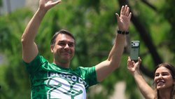 Avant la présidentielle au Brésil, ces fausses militantes pro-Bolsonaro créées par IA font la polémique